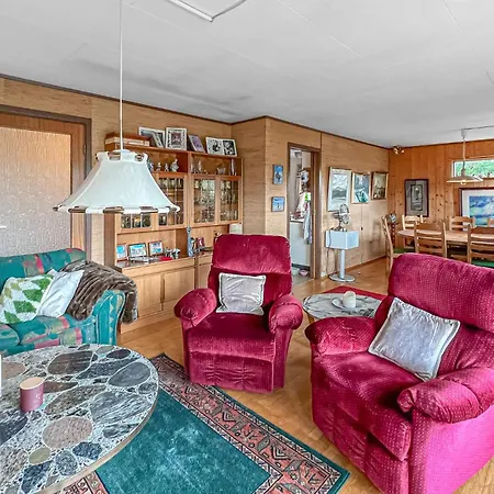 Vakantiehuis Lovely In With Wifi *